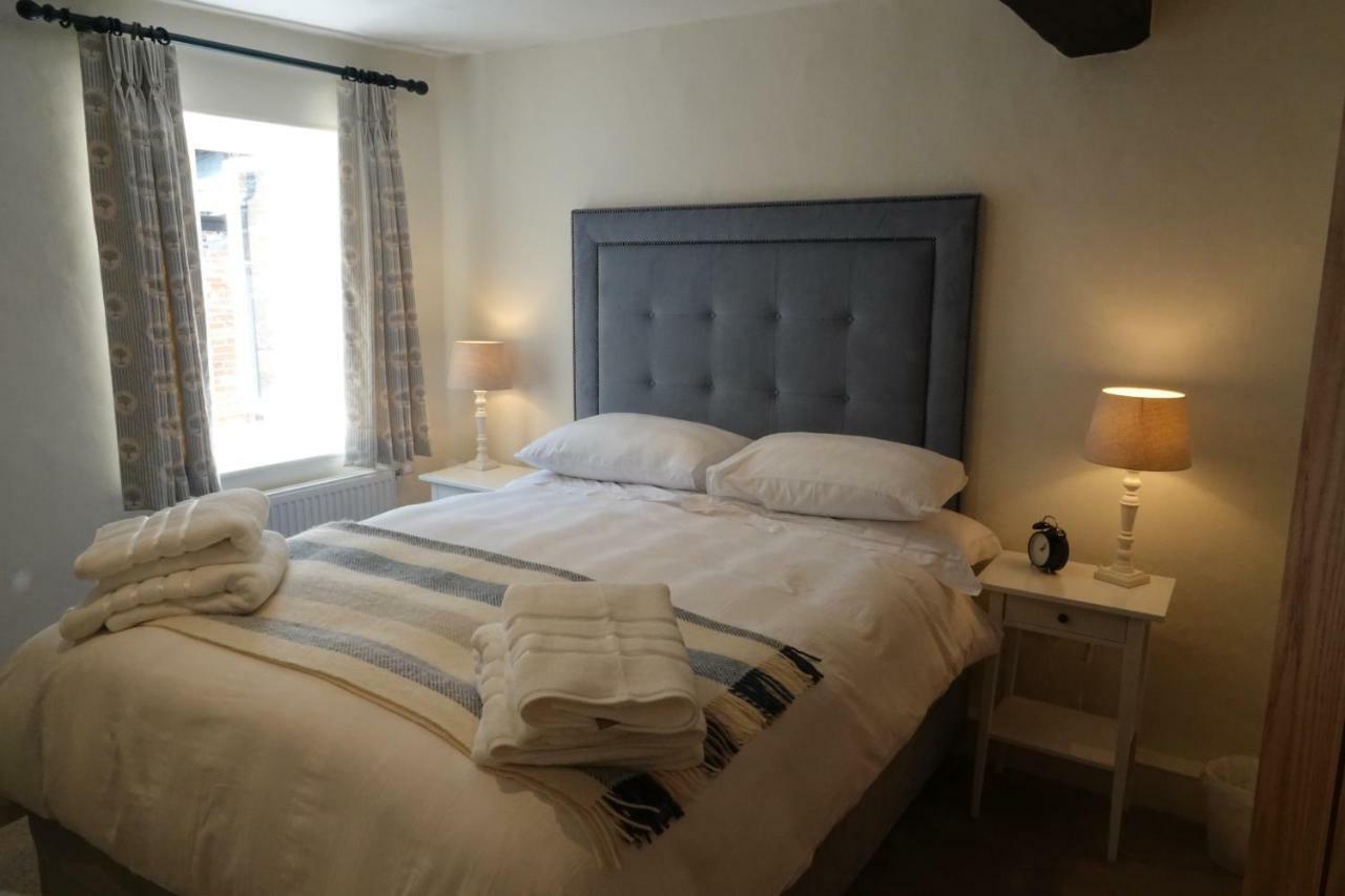 The Yard House Villa Sherborne  Bilik gambar